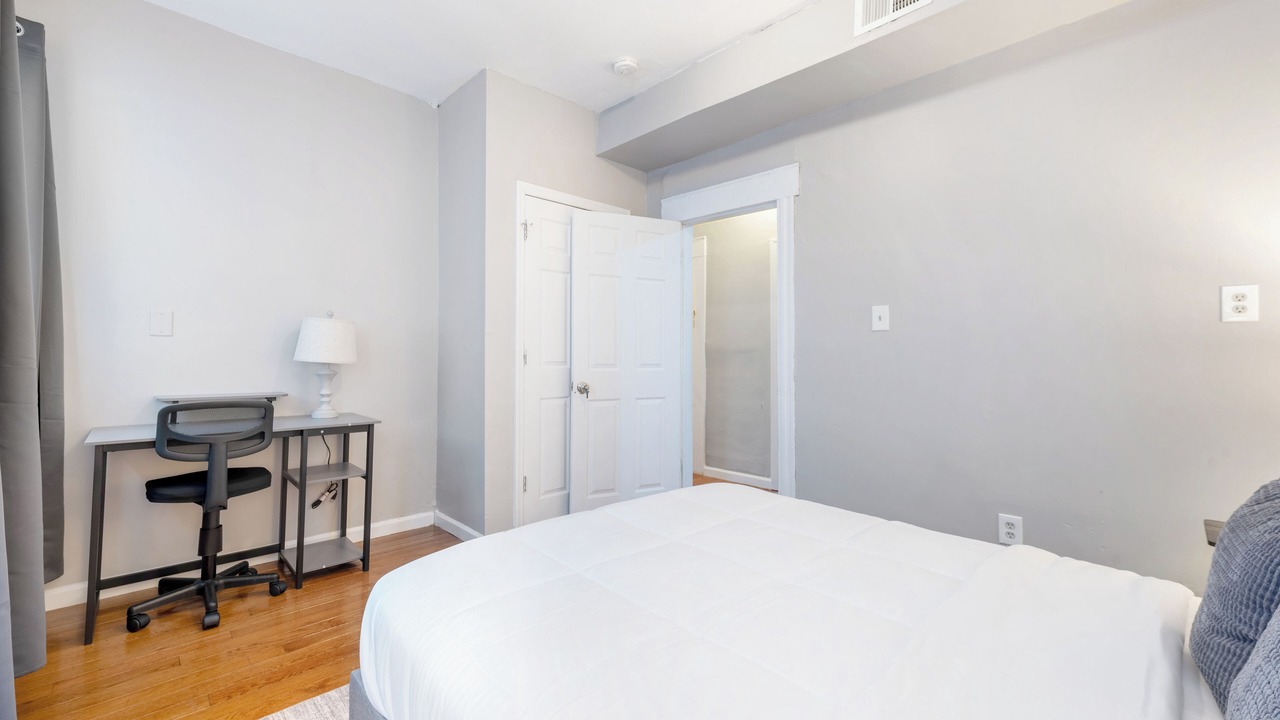 Photo of Bedroom in Lower Vailsburg