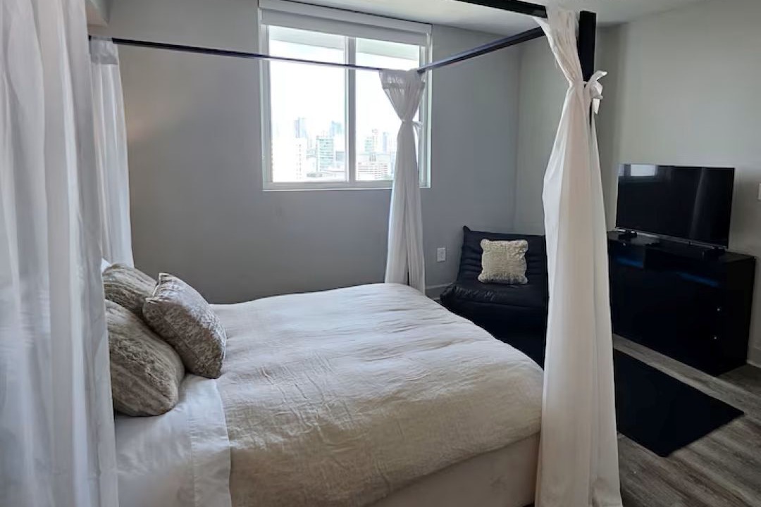 Photo of Bedroom in Allapattah
