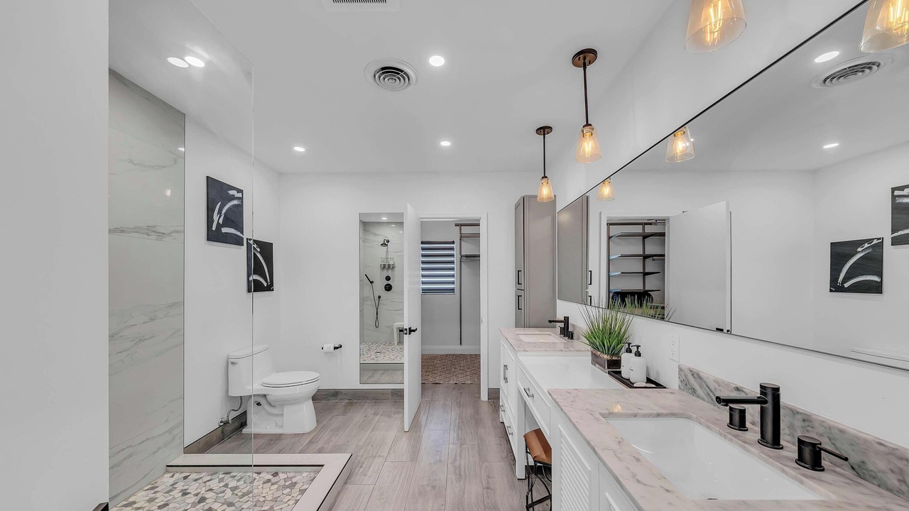 Photo of Bathroom in Bermuda Riviera