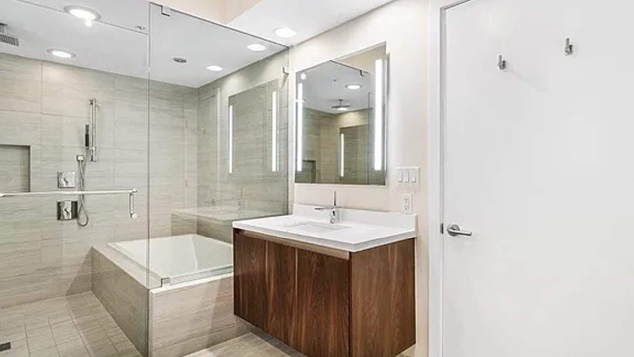Photo of Bathroom in Central Fort Lauderdale