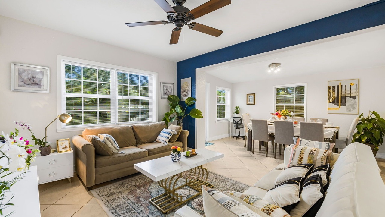 Photo of Livingroom in South Middle River