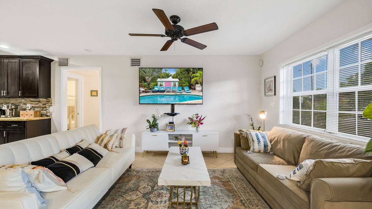 Photo of Livingroom in South Middle River