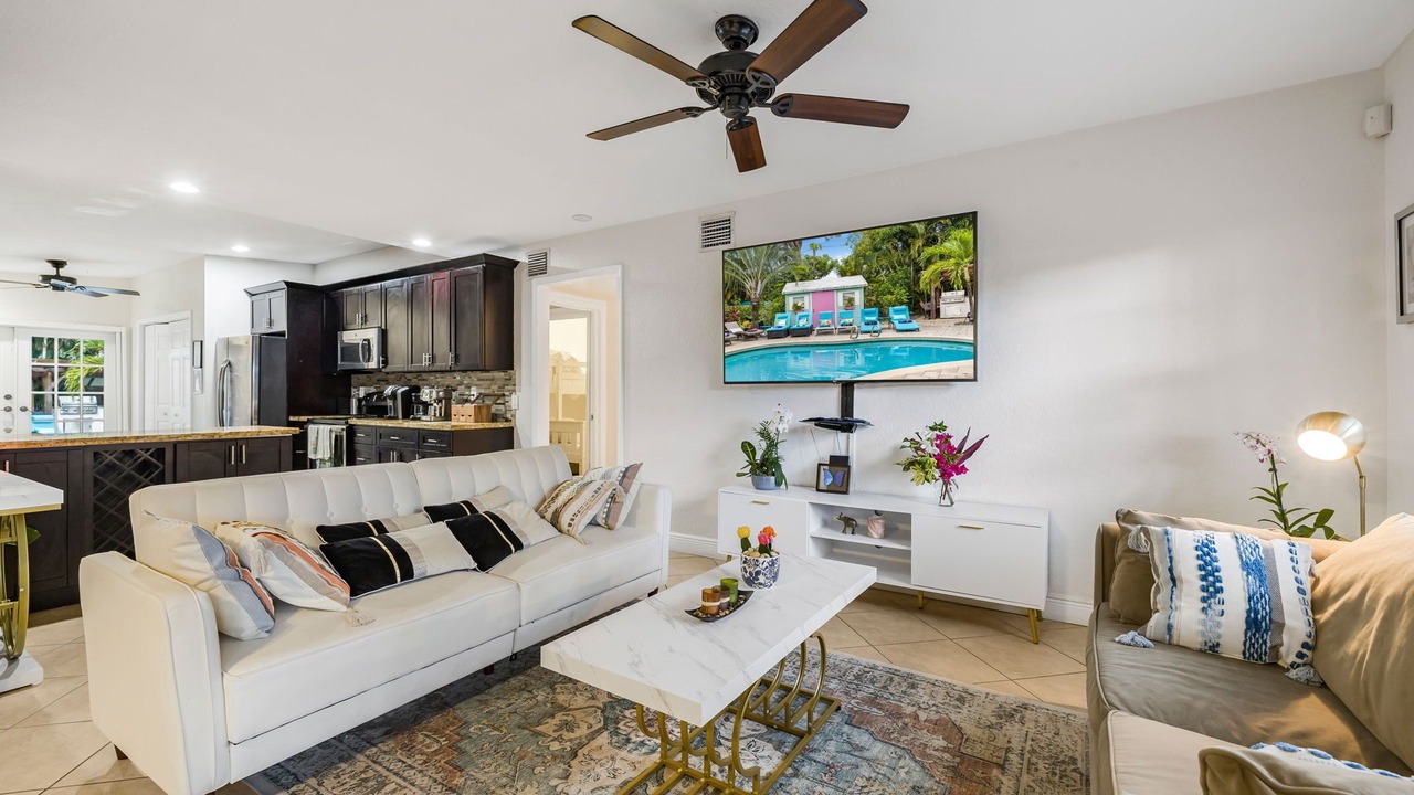 Photo of Livingroom in South Middle River