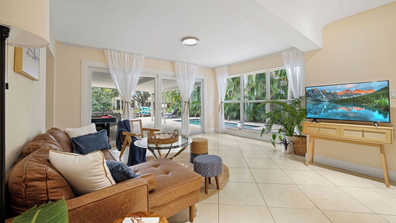 Photo of Livingroom in North Central Hollywood