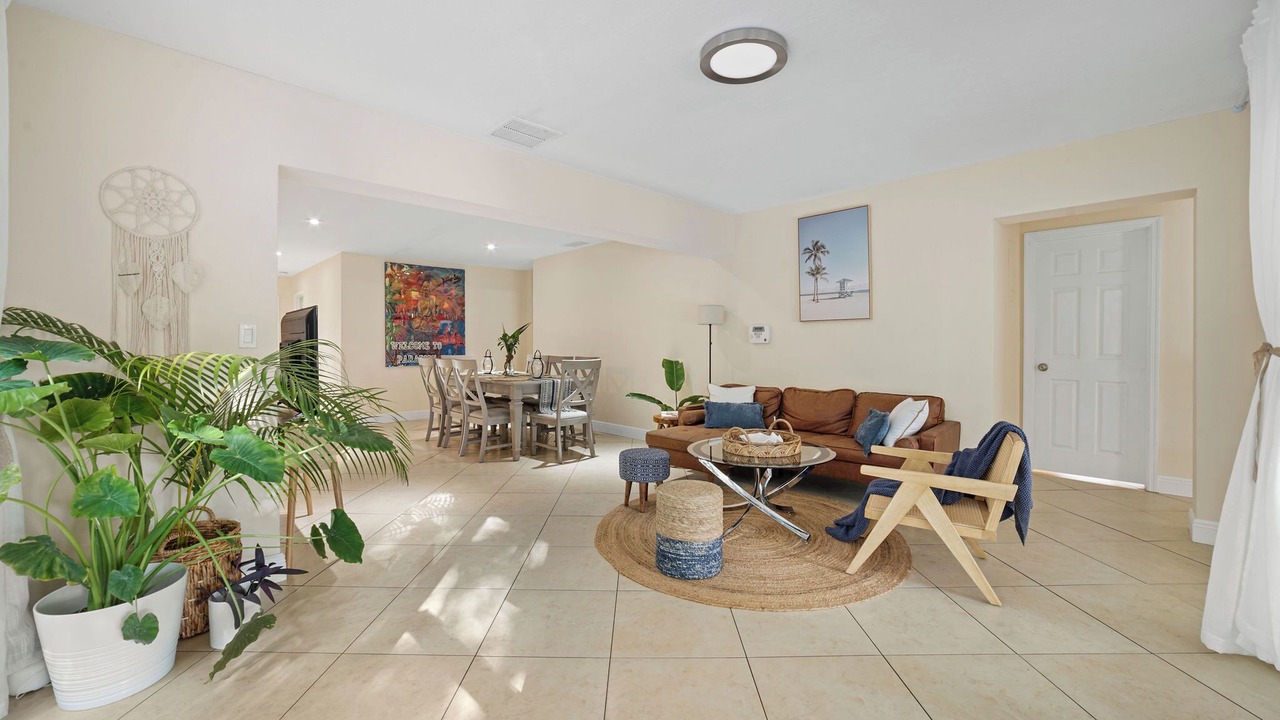 Photo of Livingroom in North Central Hollywood