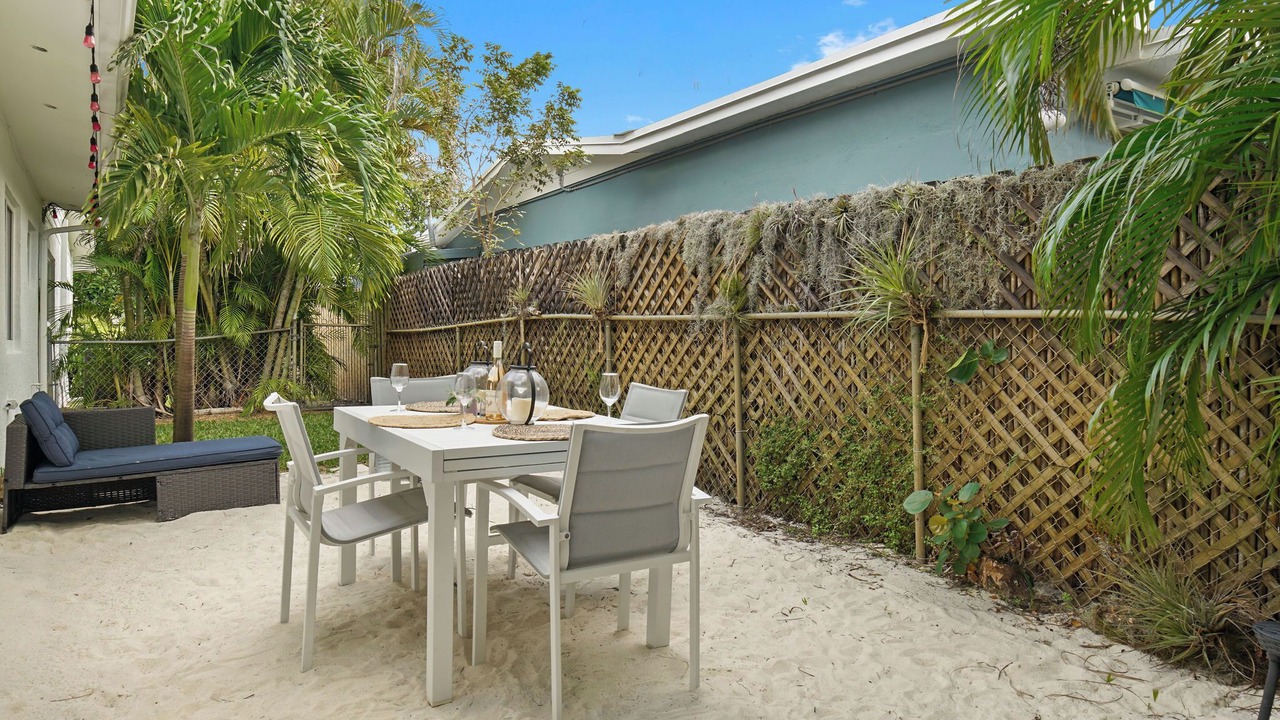 Photo of Outdoor in North Central Hollywood