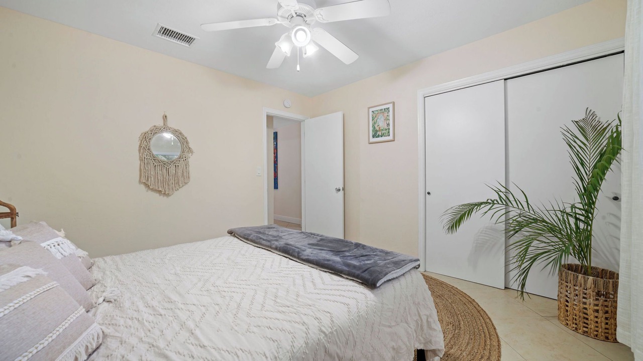 Photo of Bedroom in North Central Hollywood