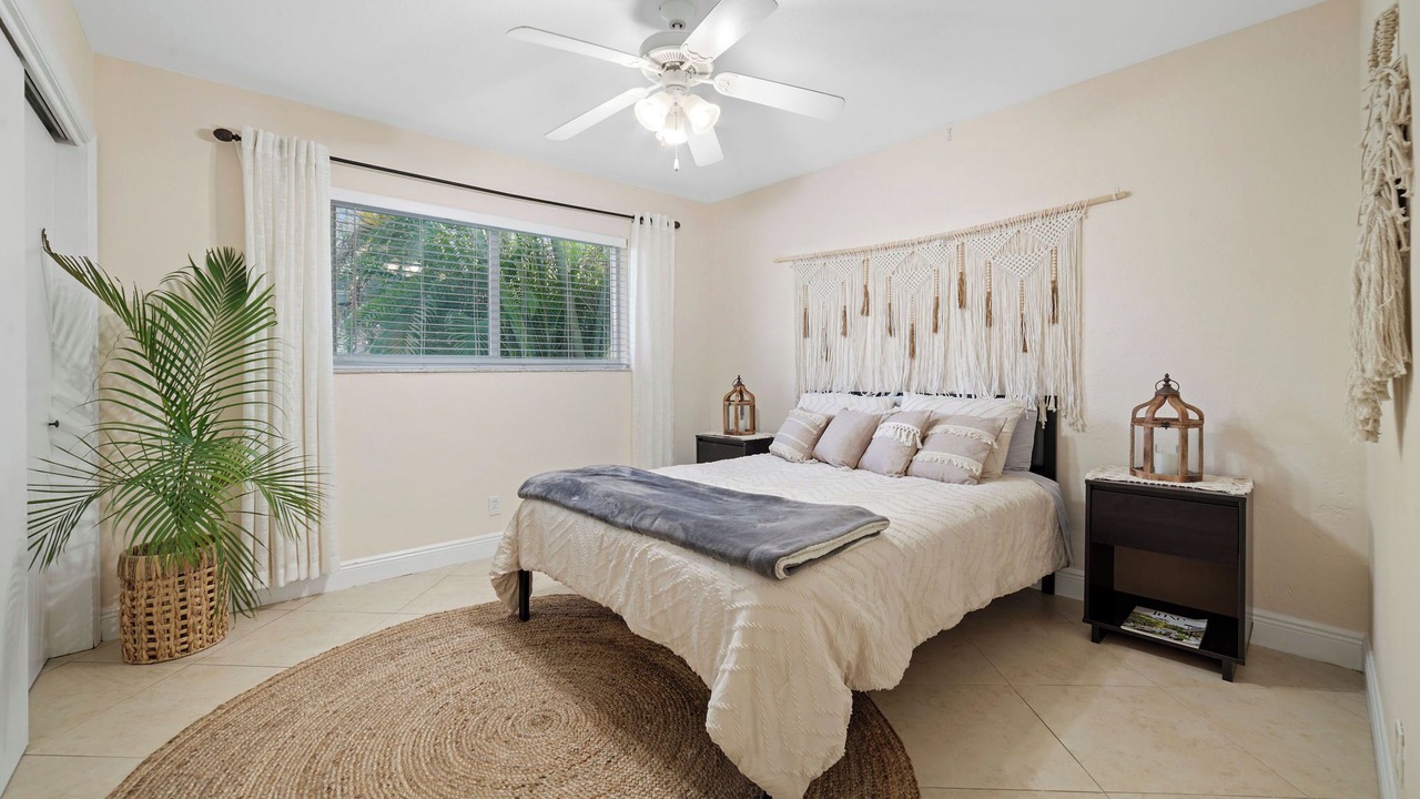 Photo of Bedroom in North Central Hollywood