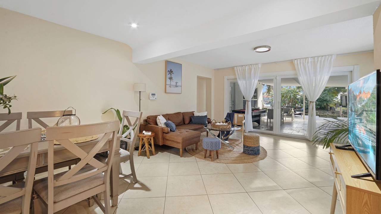 Photo of Livingroom in North Central Hollywood