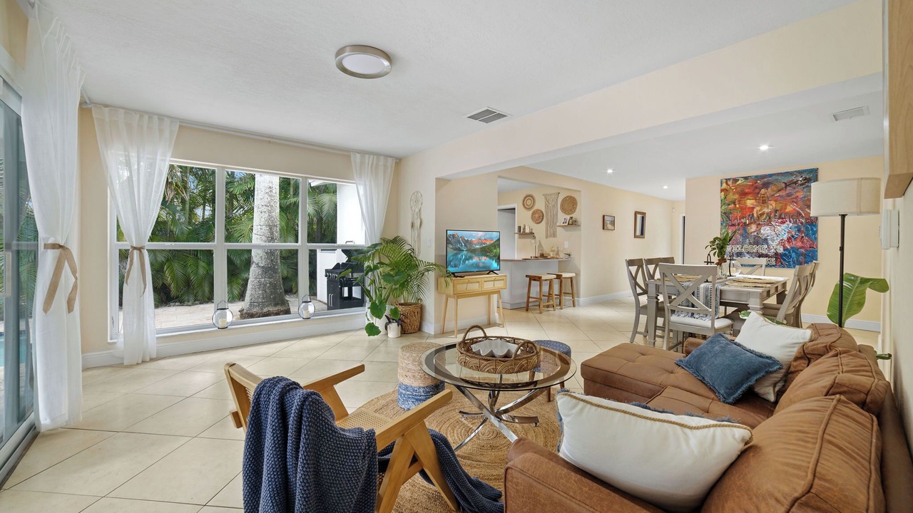 Photo of Livingroom in North Central Hollywood