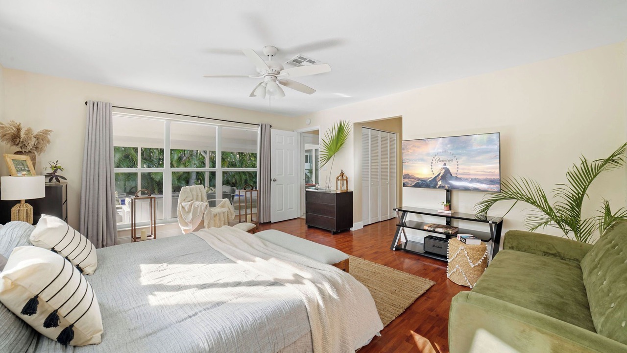 Photo of Bedroom in North Central Hollywood