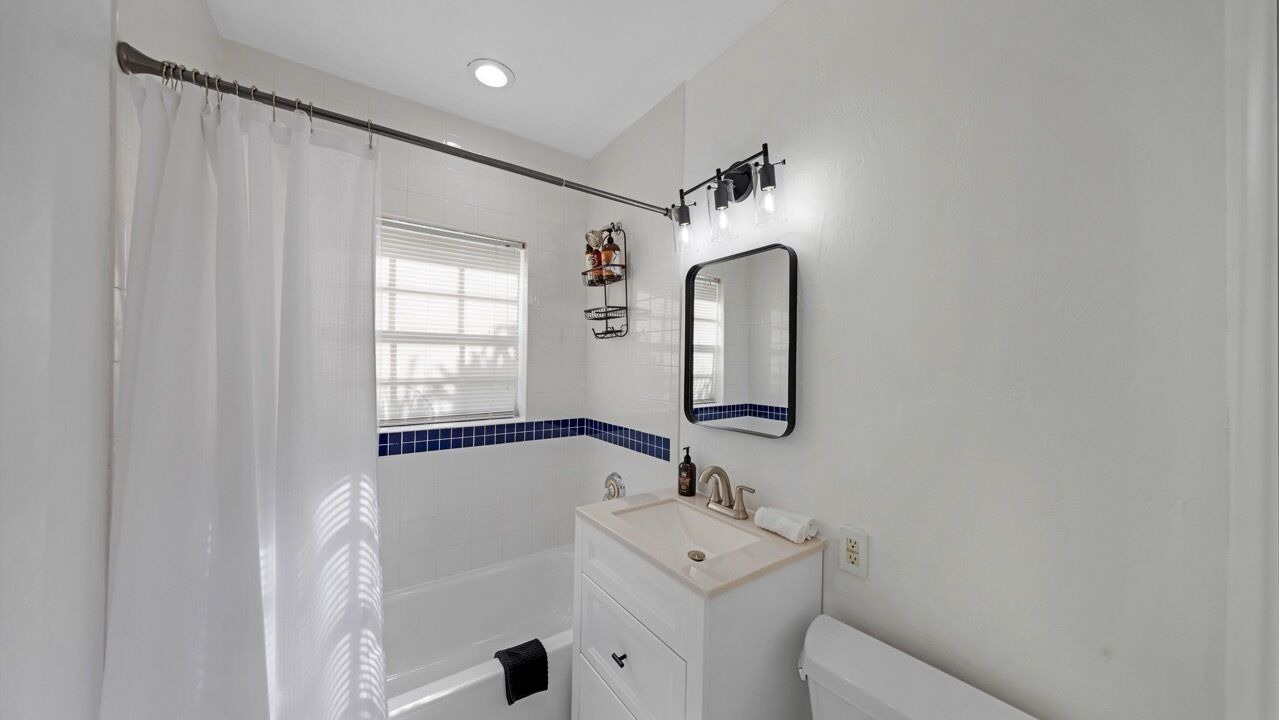 Photo of Bathroom in Poinsettia Heights