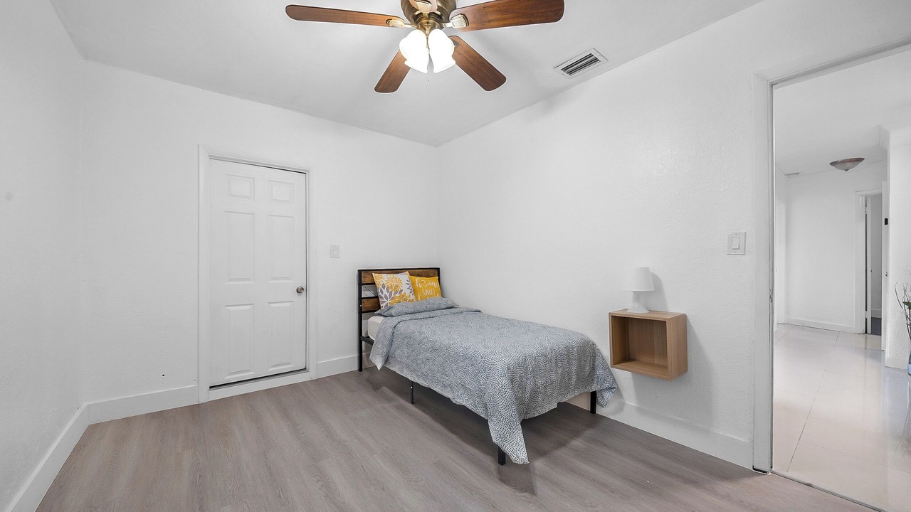 Photo of Bedroom in Hollywood