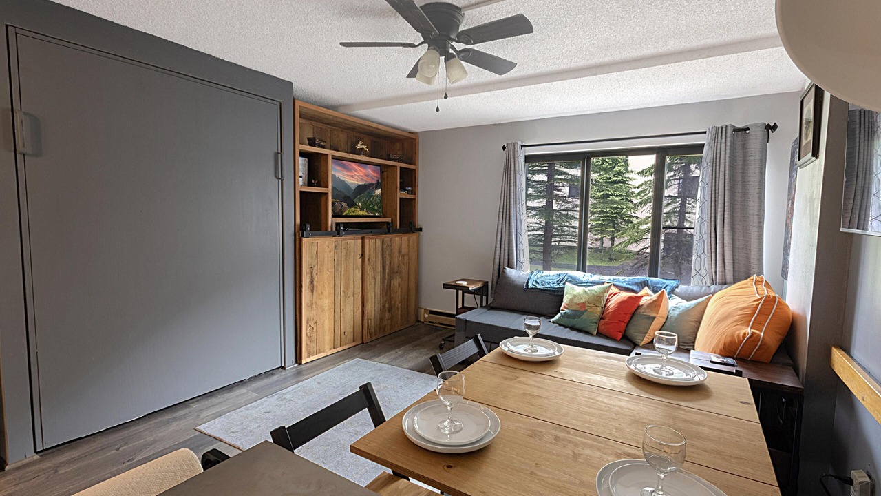Photo of Livingroom in Snowshoe