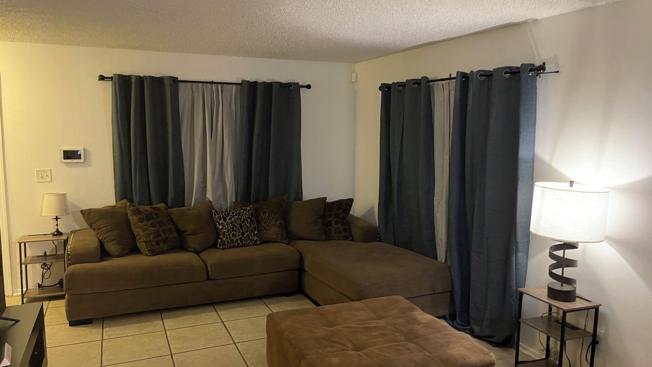 Photo of Livingroom in Lauderhill