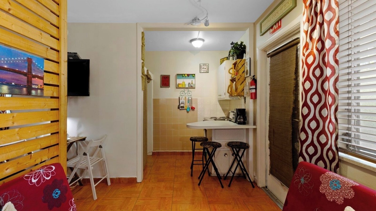 Photo of Livingroom in Downtown Hollywood