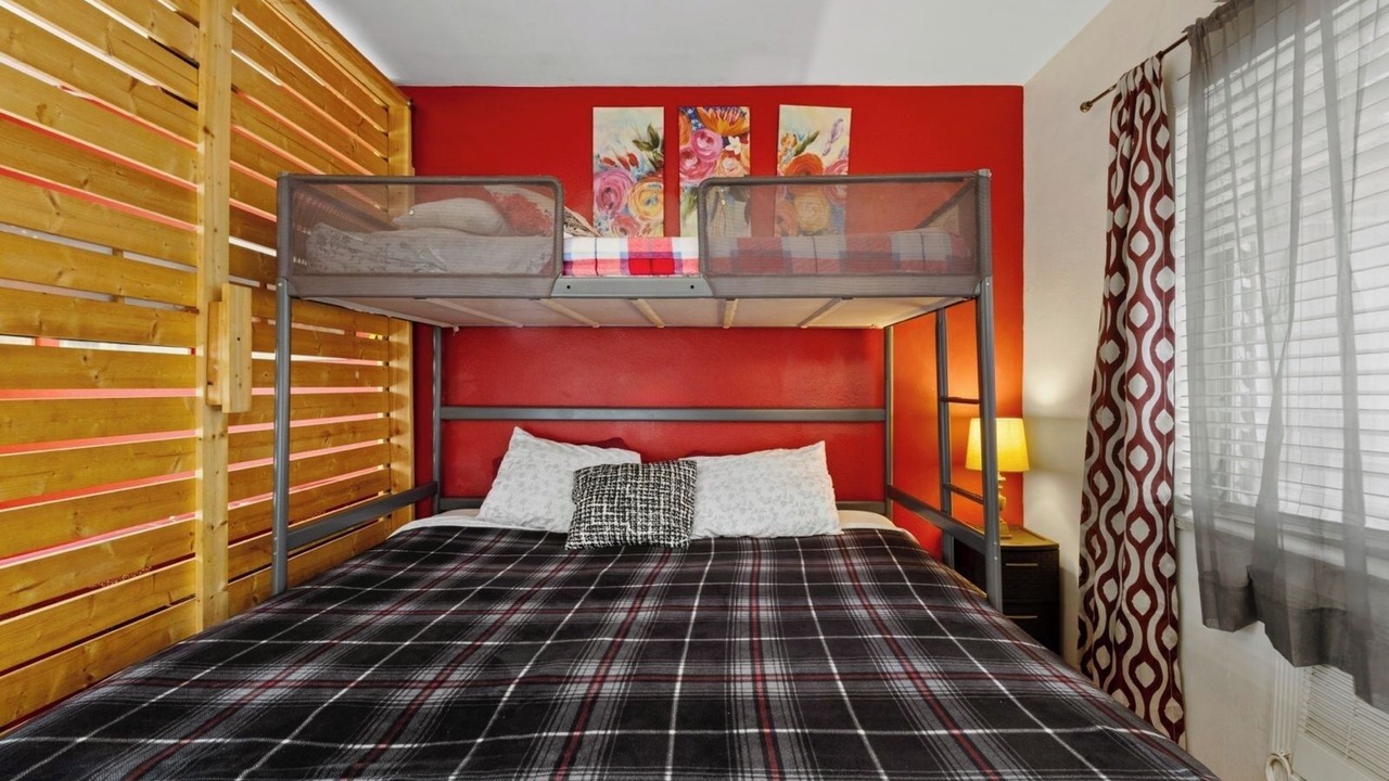 Photo of Bedroom in Downtown Hollywood