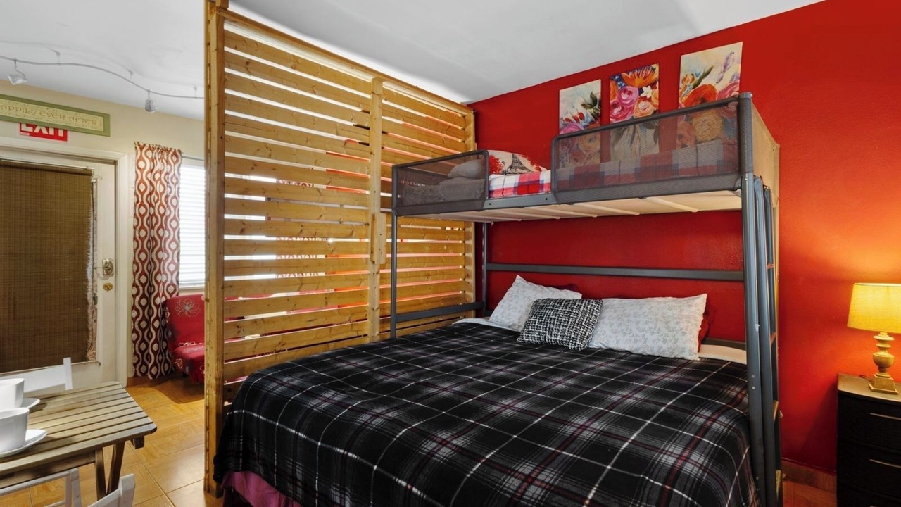 Photo of Bedroom in Downtown Hollywood