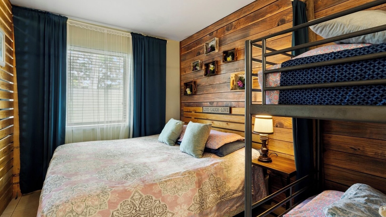 Photo of Bedroom in Downtown Hollywood