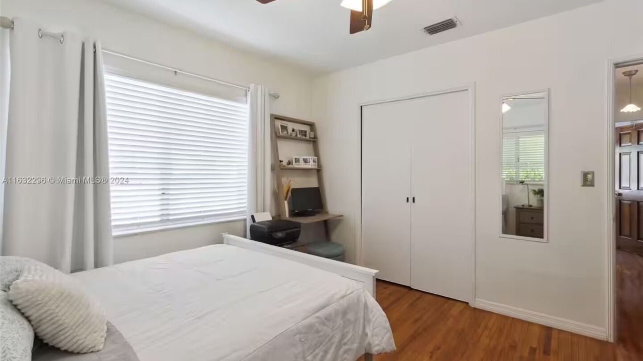 Photo of Bedroom in Biscayne Park