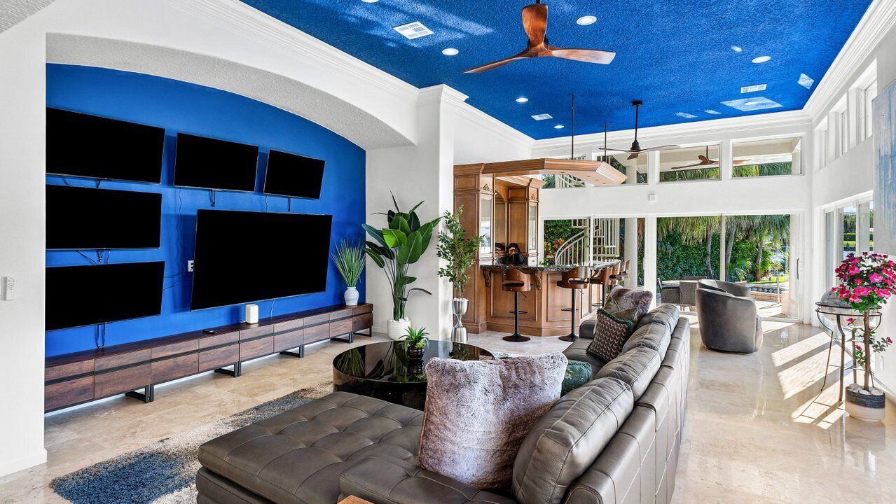 Photo of Livingroom in Tropic Isle