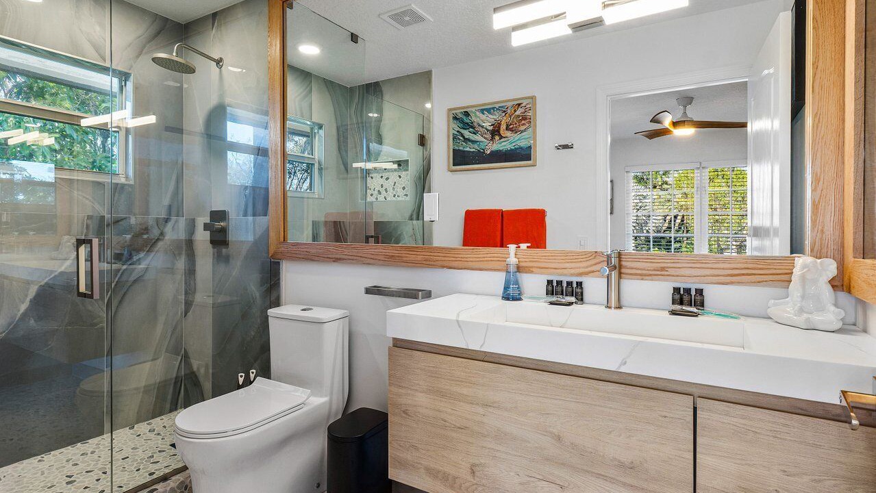 Photo of Bathroom in Tropic Isle