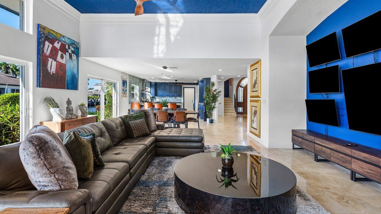 Photo of Livingroom in Tropic Isle