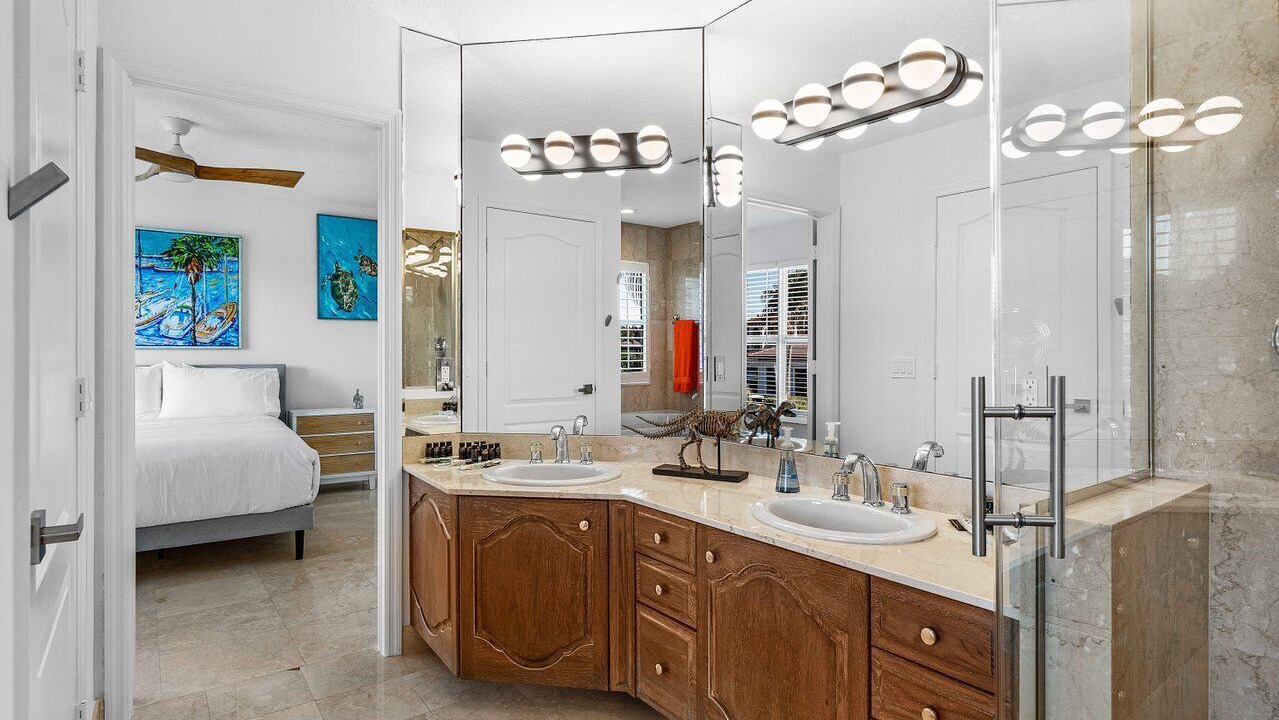 Photo of Bathroom in Tropic Isle