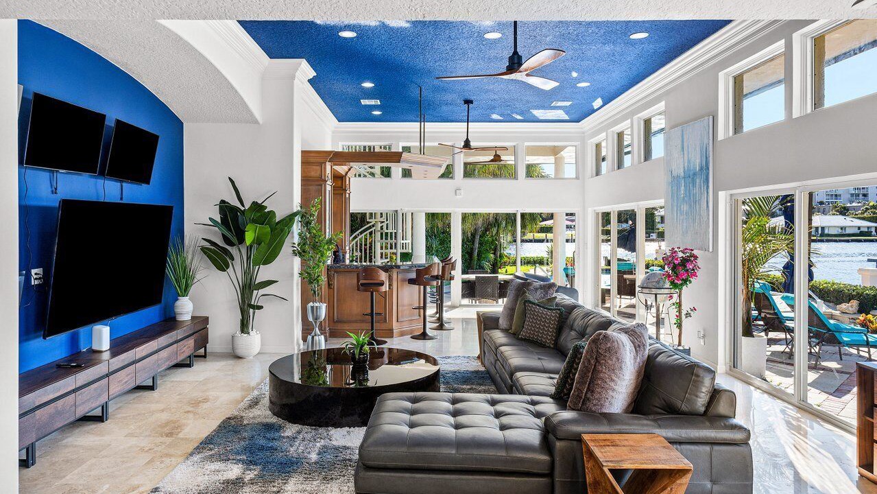 Photo of Livingroom in Tropic Isle