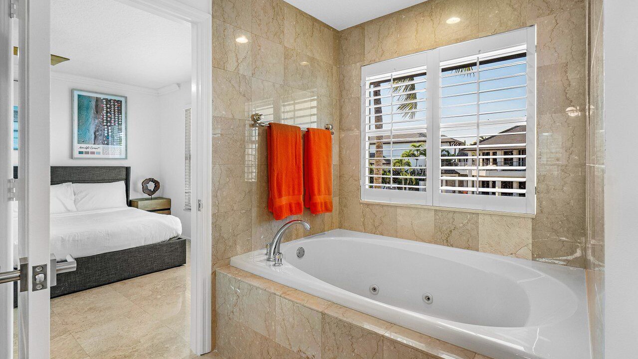 Photo of Bathroom in Tropic Isle