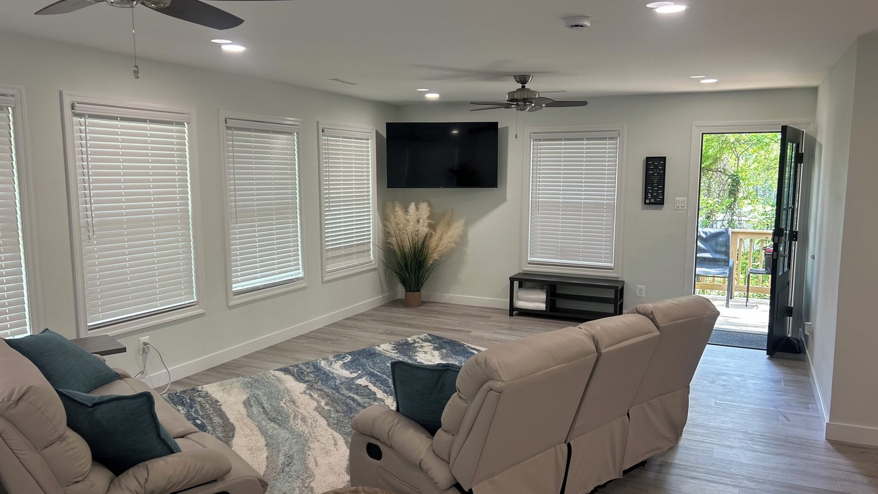 Photo of Livingroom in Calvert Beach-Long Beach