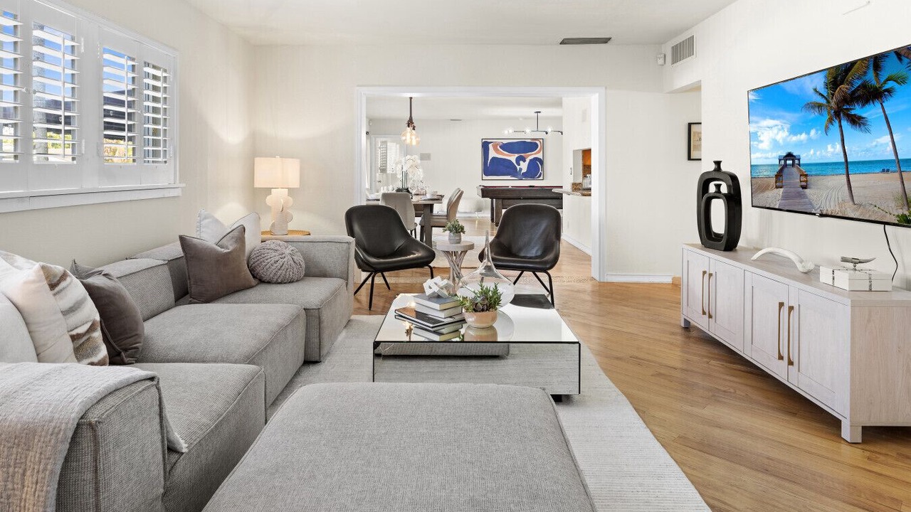 Photo of Livingroom in Central Corals