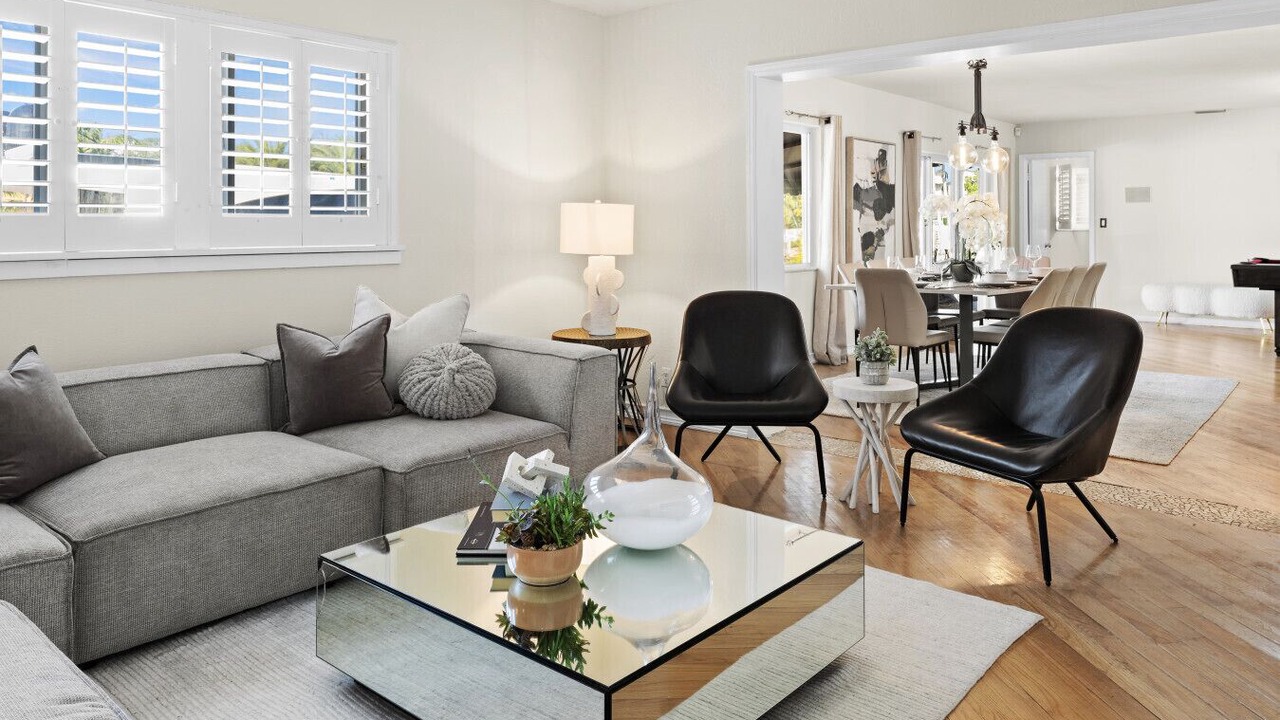 Photo of Livingroom in Central Corals