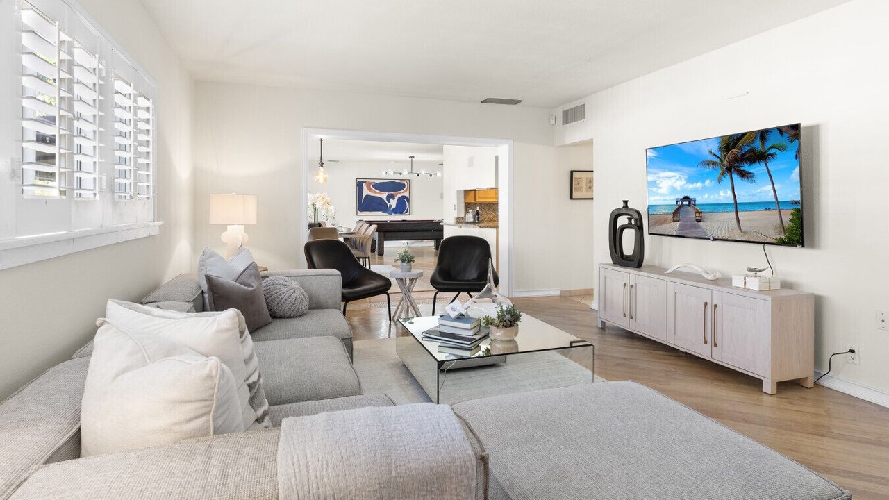 Photo of Livingroom in Central Corals
