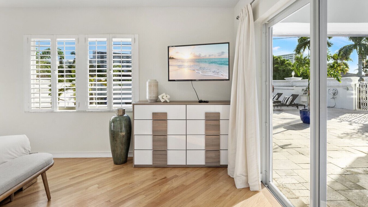 Photo of Livingroom in Central Corals