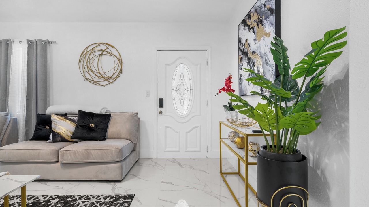 Photo of Livingroom in Central Fort Lauderdale