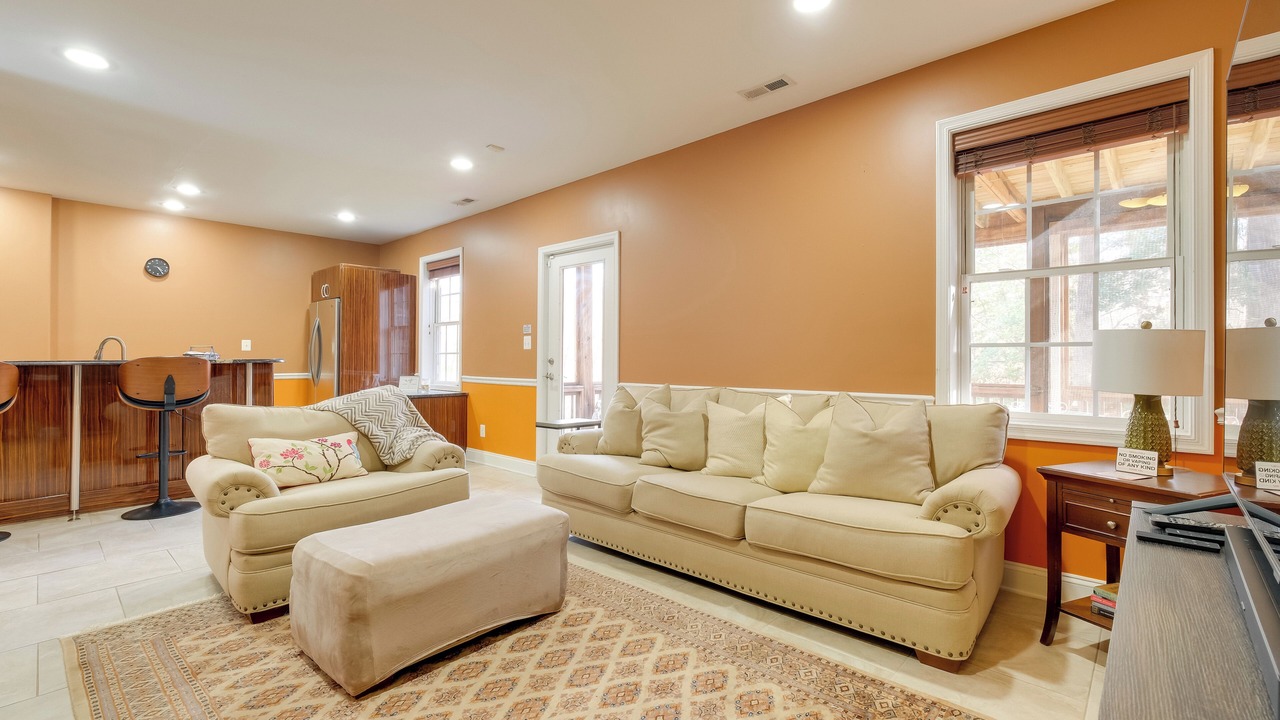 Photo of Livingroom in George Washington