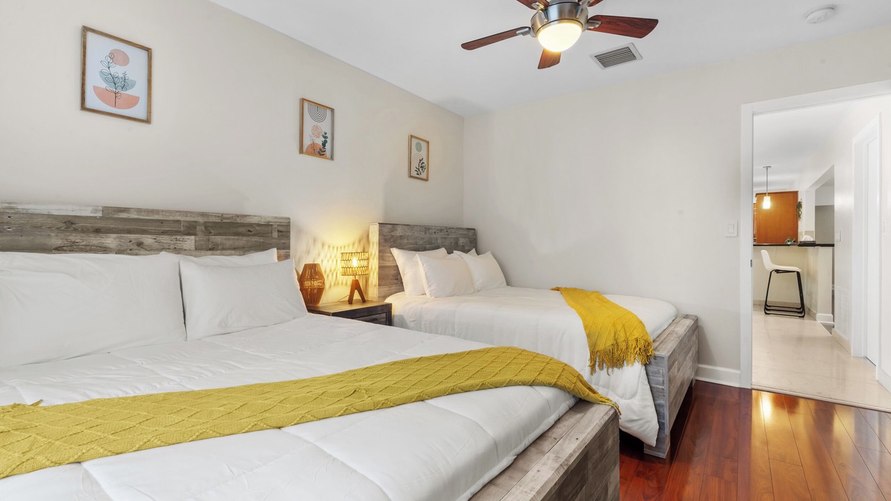 Photo of Bedroom in Hollywood Lakes