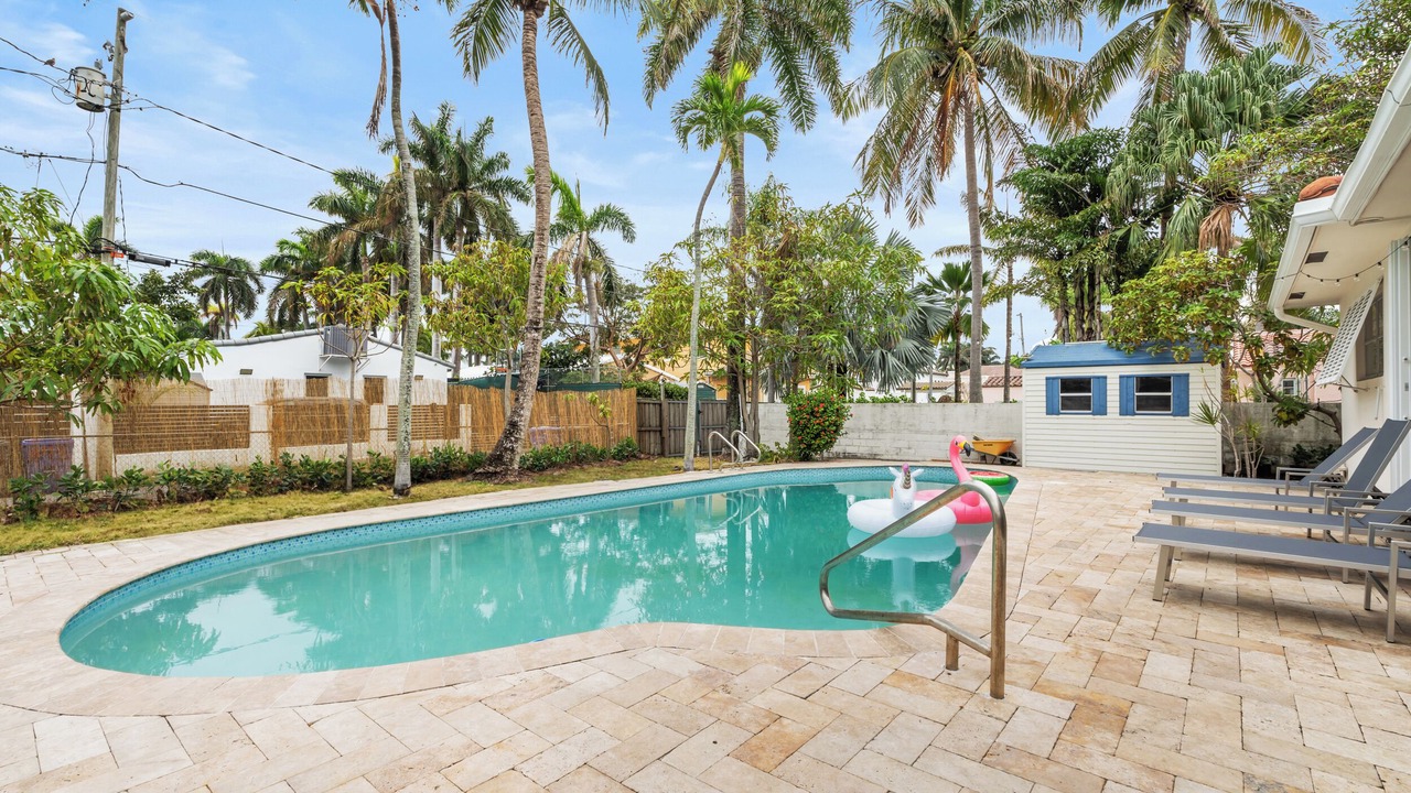 Photo of Outdoor in Hollywood Lakes