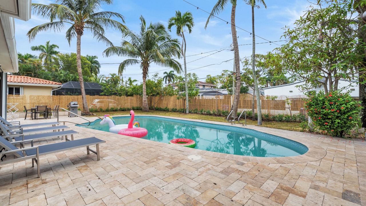 Photo of Outdoor in Hollywood Lakes