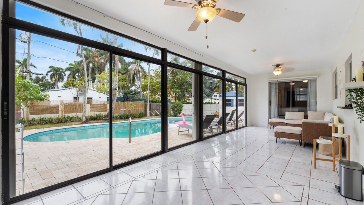 Photo of Outdoor in Hollywood Lakes