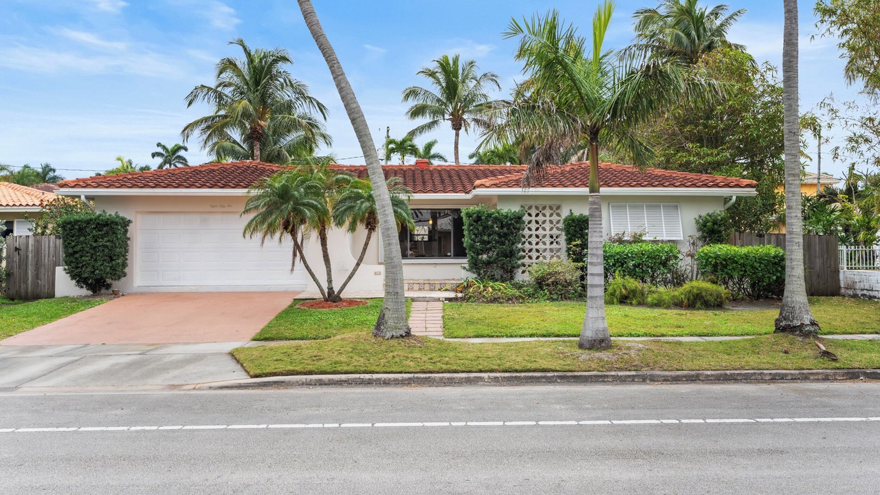 Photo of Outdoor in Hollywood Lakes