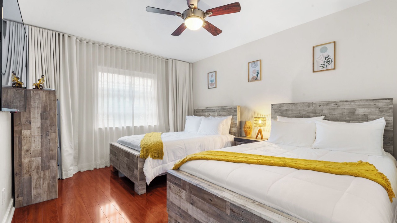 Photo of Bedroom in Hollywood Lakes