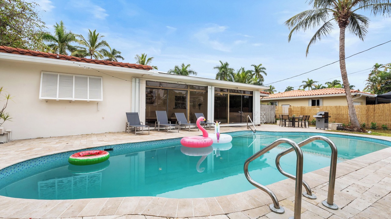 Photo of Outdoor in Hollywood Lakes
