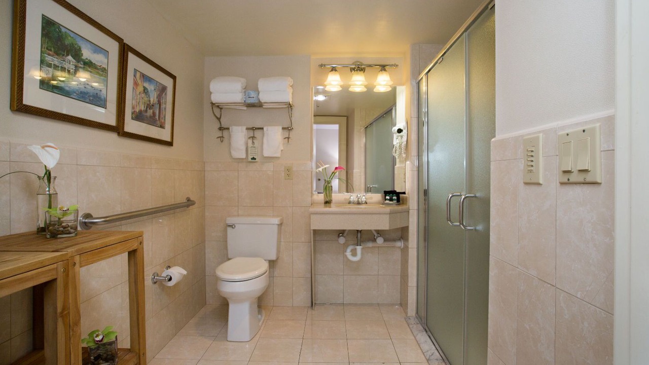 Photo of Bathroom in Country Club Estates