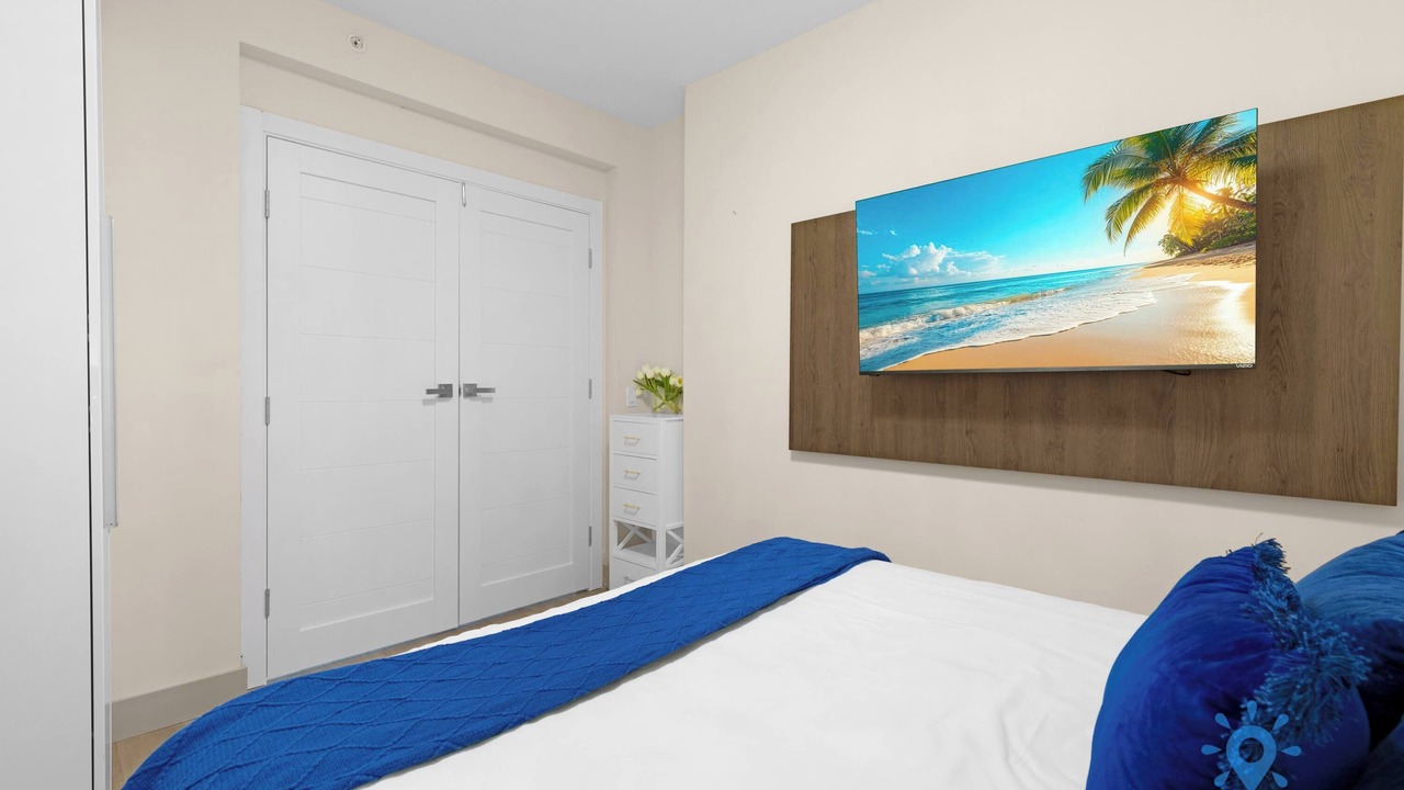 Photo of Others in Hollywood Lakes