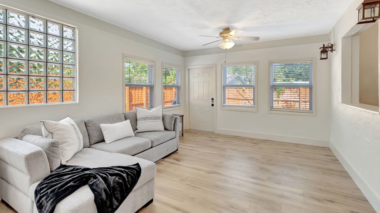 Photo of Livingroom in Tropic Palms