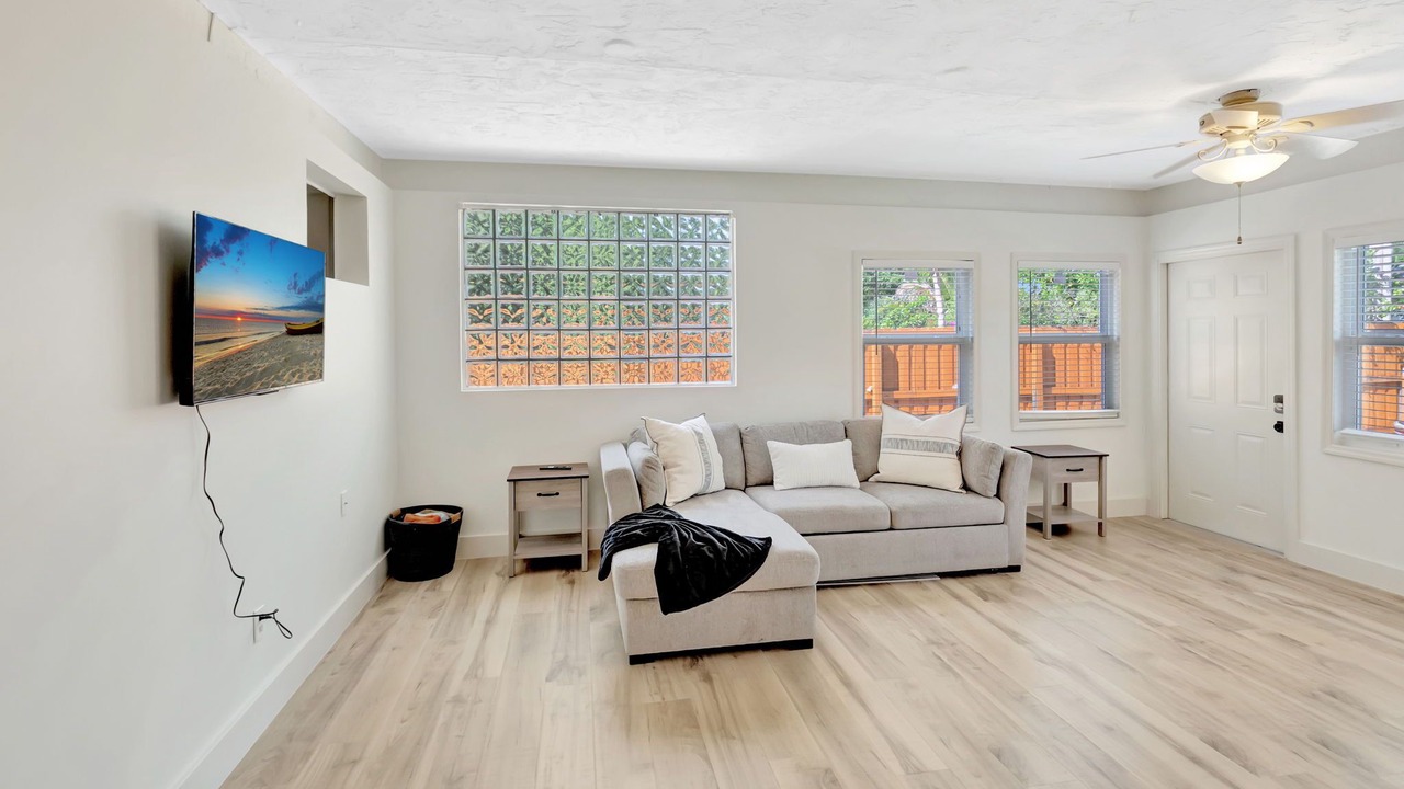 Photo of Livingroom in Tropic Palms