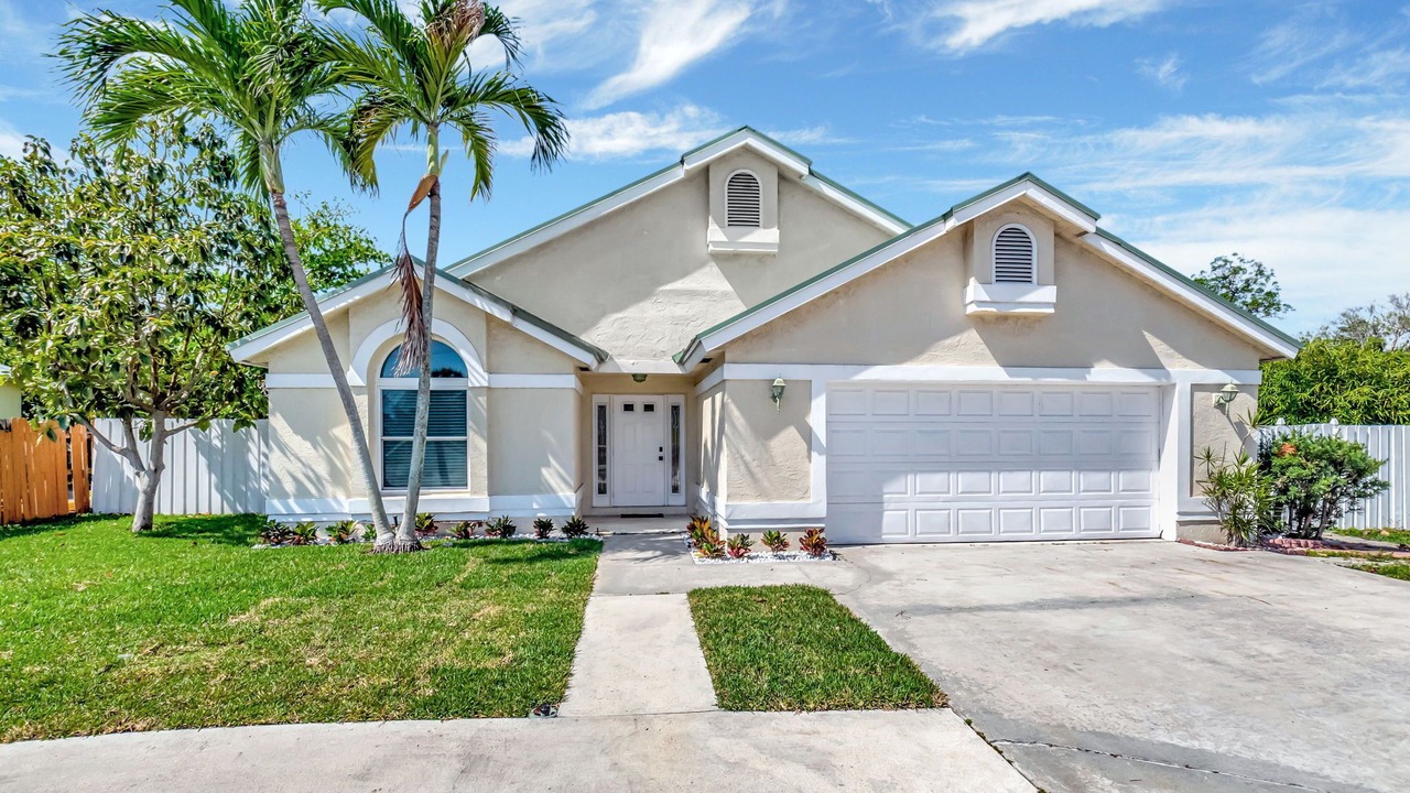 Photo of Outdoor in Tropic Palms