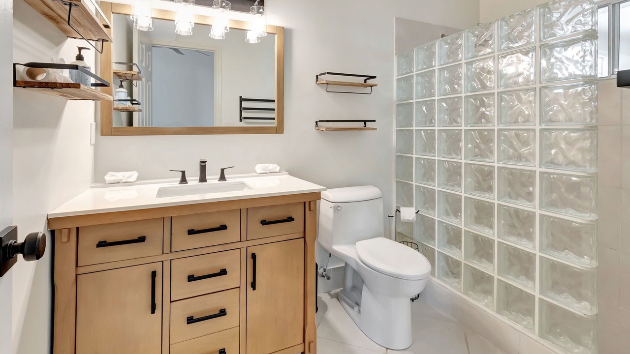 Photo of Bathroom in Tropic Palms